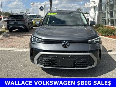 Certified 2025 Volkswagen Taos SE image 3