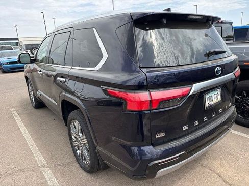 Used 2023 Toyota Sequoia Capstone AWD/4WD image 4