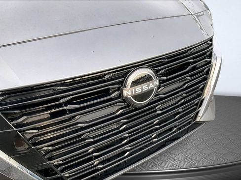 Used 2025 Nissan Altima 2.5 SV FWD image 33