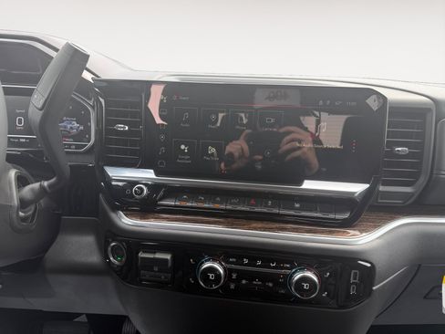 New 2025 GMC Sierra 1500 SLE w/ Preferred Package AWD/4WD image 11