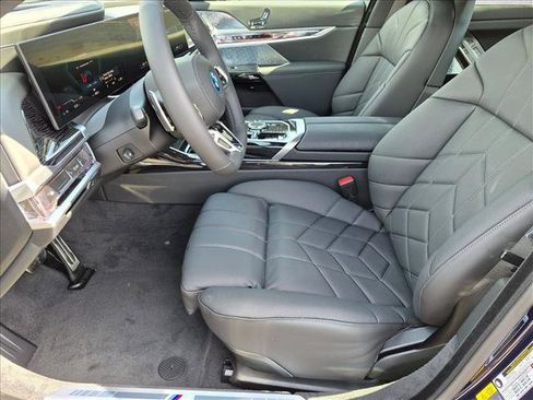 New 2026 BMW i7 xDrive60 w/ Executive Package AWD/4WD image 4