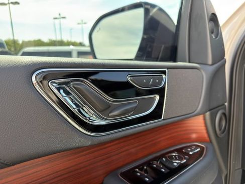 Used 2024 Lincoln Navigator Premiere AWD/4WD image 25