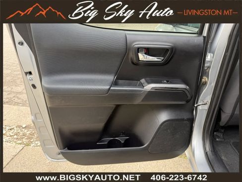 Used 2019 Toyota Tacoma TRD Off-Road w/ Technology Package image 16