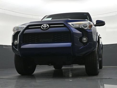 Used 2020 Toyota 4Runner SR5 AWD/4WD image 30