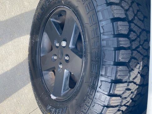 Used 2012 Jeep Wrangler Rubicon w/ Dual Top Group AWD/4WD image 12