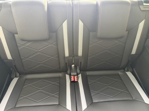 Used 2025 Volkswagen Atlas Peak Edition SE AWD/4WD image 17