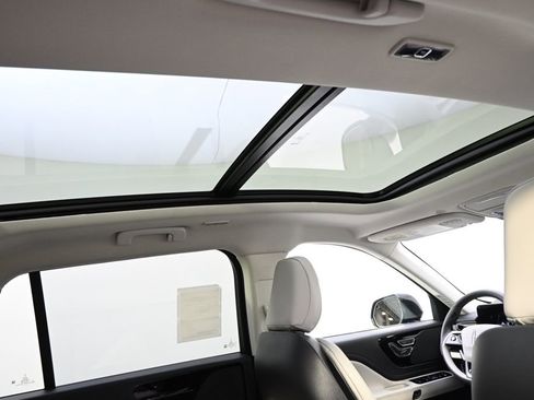 New 2026 Lincoln Aviator AWD w/ Jet Appearance Package image 17