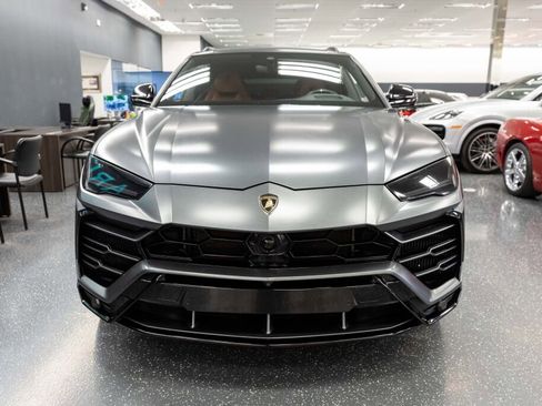 Used 2020 Lamborghini Urus image 2