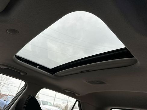 New 2025 Hyundai Venue SEL image 18