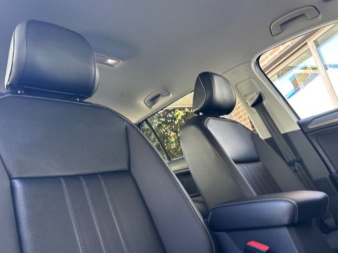 Used 2022 Volkswagen Tiguan SE image 14