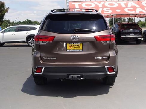 Certified 2019 Toyota Highlander Limited Platinum AWD/4WD image 10