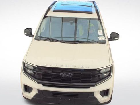 Used 2025 Ford Expedition Active AWD/4WD image 9