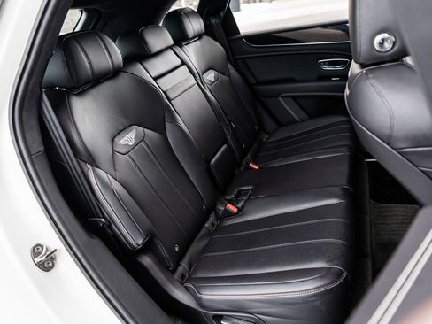 Used 2022 Bentley Bentayga image 39