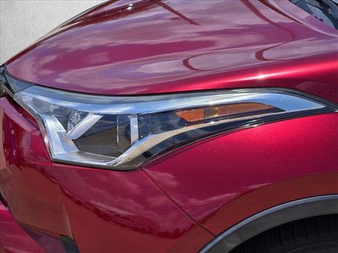Used 2019 Toyota C-HR Limited FWD image 10