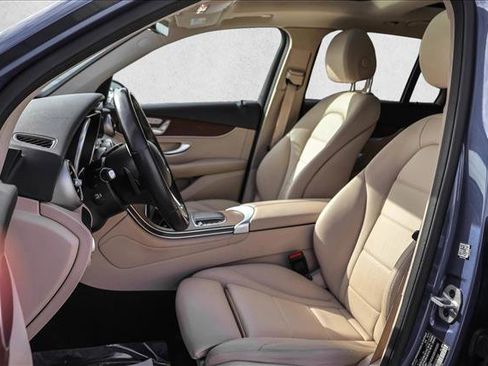 Used 2022 Mercedes-Benz GLC 300 4MATIC image 11