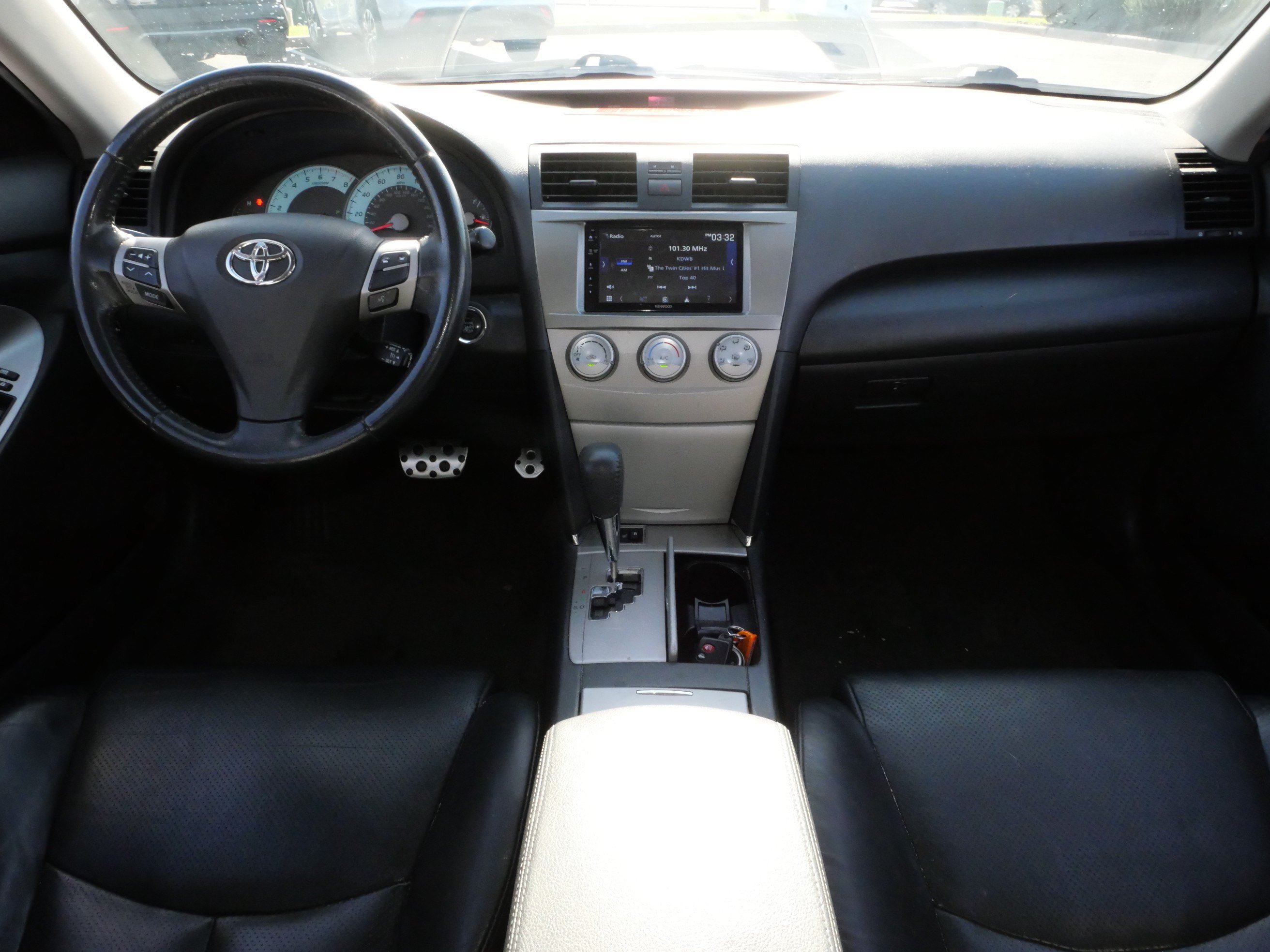 Used 2011 Toyota Camry SE w/ Sport Leather Pkg FWD image 10