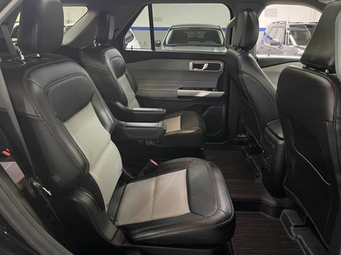 Used 2022 Ford Explorer XLT w/ Equipment Group 202A image 16