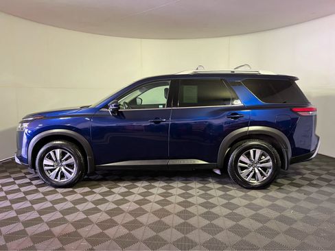 Certified 2023 Nissan Pathfinder SL w/ Black Appearance Package AWD/4WD image 4