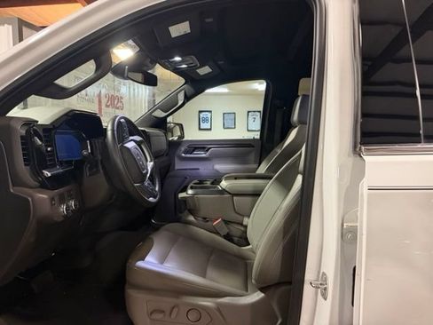 Used 2023 GMC Sierra 1500 SLT RWD image 9