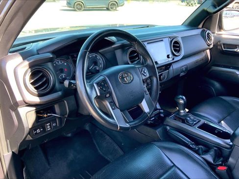 Used 2019 Toyota Tacoma TRD Off-Road image 17