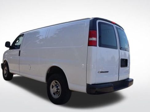 Used 2018 Chevrolet Express 2500 image 6