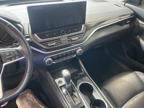 Used 2023 Nissan Altima 2.5 SR w/ SR Premium Package AWD/4WD image 4
