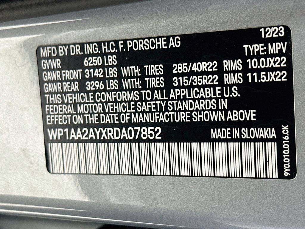 Used 2024 Porsche Cayenne AWD/4WD image 27
