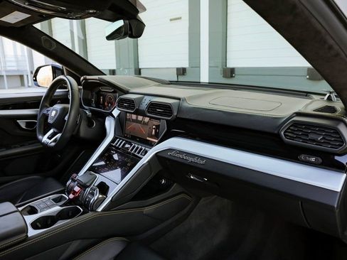 Used 2019 Lamborghini Urus image 25