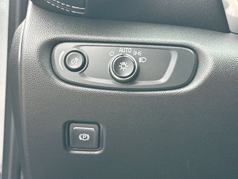 Certified 2025 Chevrolet Blazer LT FWD image 10