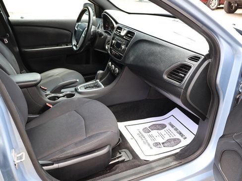 Used 2013 Chrysler 200 Touring FWD image 13