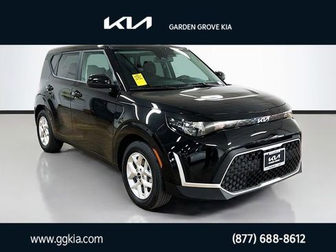 Certified 2025 Kia Soul LX image 1