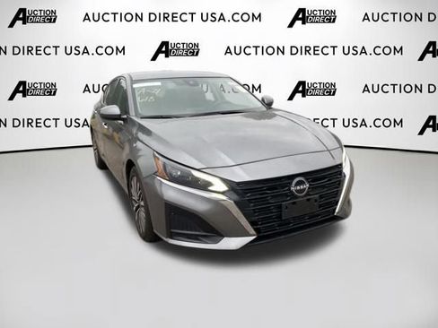 Used 2023 Nissan Altima 2.5 SV FWD image 3