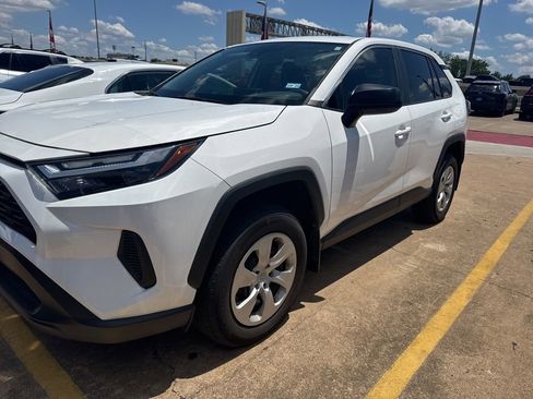 Used 2023 Toyota RAV4 LE AWD/4WD image 3