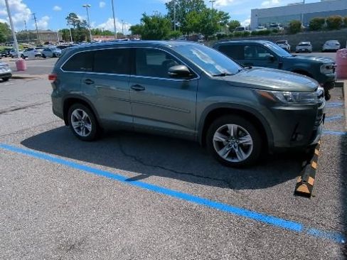 Used 2019 Toyota Highlander Limited AWD/4WD image 10