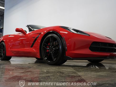 Used 2019 Chevrolet Corvette Stingray Convertible w/ Carbon Flash Badge Package image 40