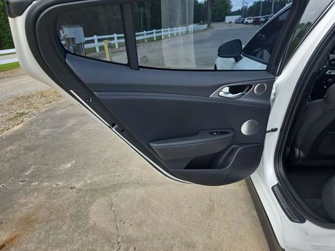 Used 2018 Kia Stinger GT1 AWD/4WD image 41