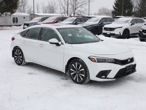 Certified 2024 Honda Civic EX-L image 3