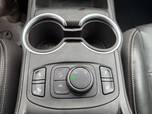 Used 2022 GMC Terrain SLT image 33