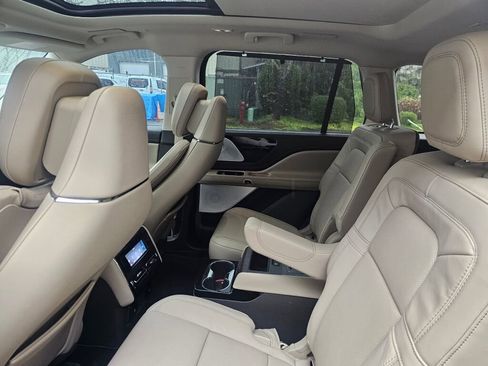 Used 2023 Lincoln Aviator Reserve w/ Equipment Group 201A image 21
