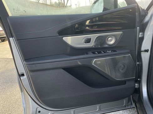 Used 2025 Lincoln Nautilus Reserve image 5