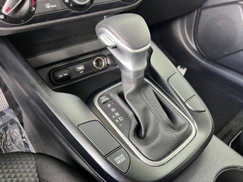 Used 2025 Kia Soul LX w/ LX Technology Package FWD image 39