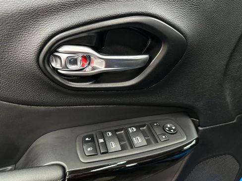 Used 2023 Jeep Cherokee Altitude Lux AWD/4WD image 18