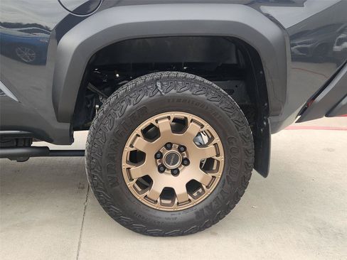 Used 2025 Toyota Tacoma 4x4 Double Cab Hybrid image 30
