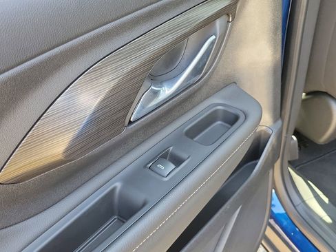 Used 2023 GMC Terrain SLE w/ Driver Convenience Package image 16