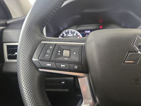 Used 2024 Mitsubishi Outlander AWD image 15