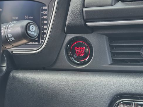 Used 2025 Honda Pilot Black Edition image 7