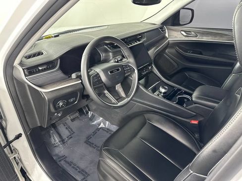 Certified 2023 Jeep Grand Cherokee Limited w/ Black Appearance Package AWD/4WD image 3
