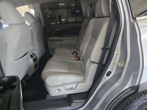 Used 2019 Honda Pilot Touring image 12