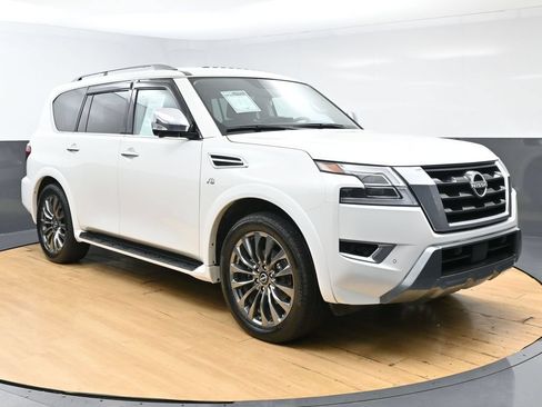 Used 2022 Nissan Armada Platinum AWD/4WD image 3