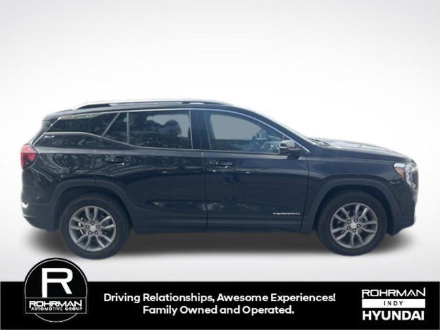 Used 2024 GMC Terrain SLT AWD/4WD image 3